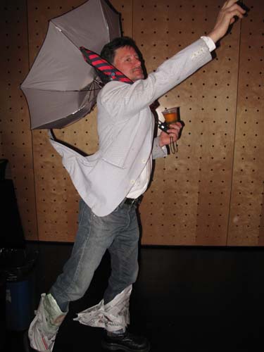 2009-10-30 21-00-00_ISO 250_f-2.8_1-60 s_6.1 mm