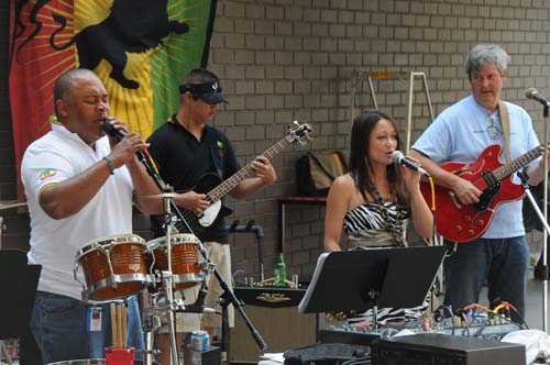 2008-07-25 16-09-06_ISO 800_f-7.1_1-200 s_90 mm