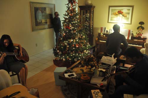2009-12-25 19-54-50_ISO 800_f-3.5_1-20 s_18 mm