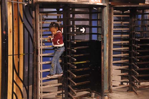 2008-08-16 20-05-35_ISO 1600_f-4.5_1-15 s_48 mm